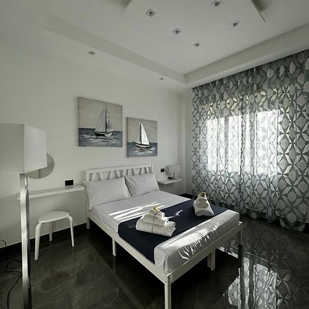 Louis Helen Apartment Napoli Esterno foto