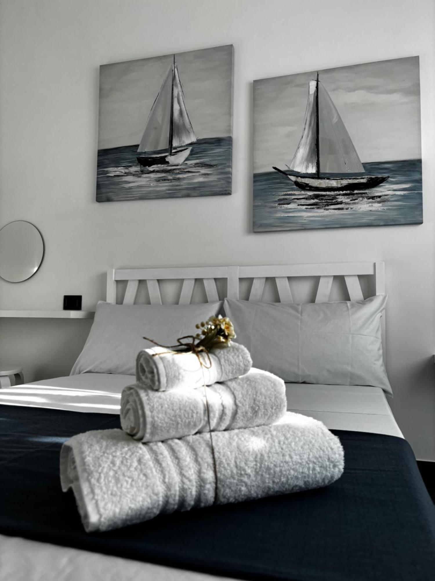 Louis Helen Apartment Napoli Esterno foto