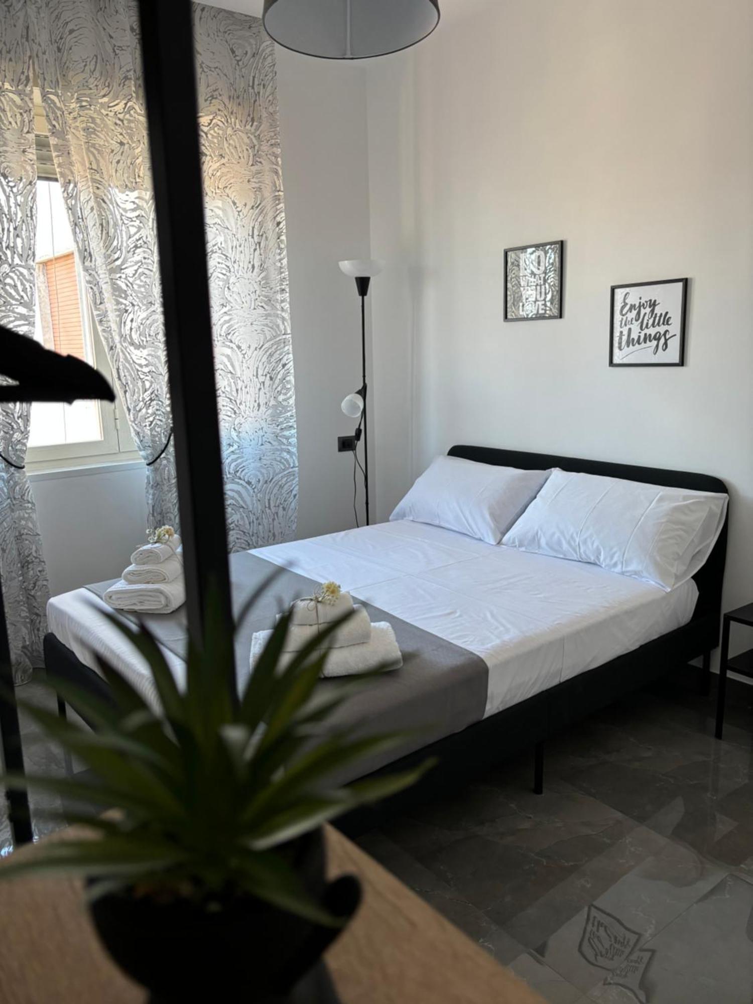 Louis Helen Apartment Napoli Esterno foto