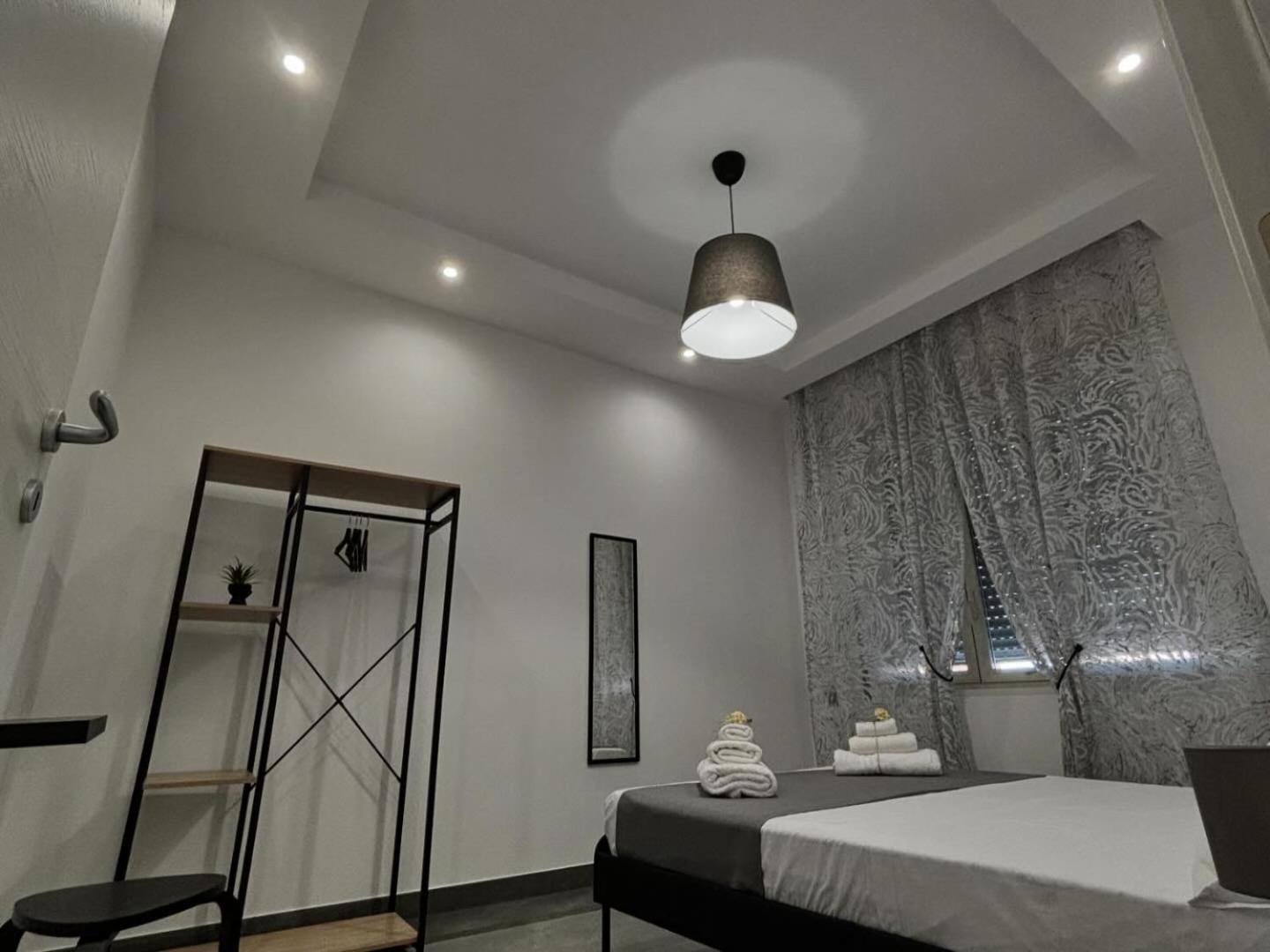 Louis Helen Apartment Napoli Esterno foto