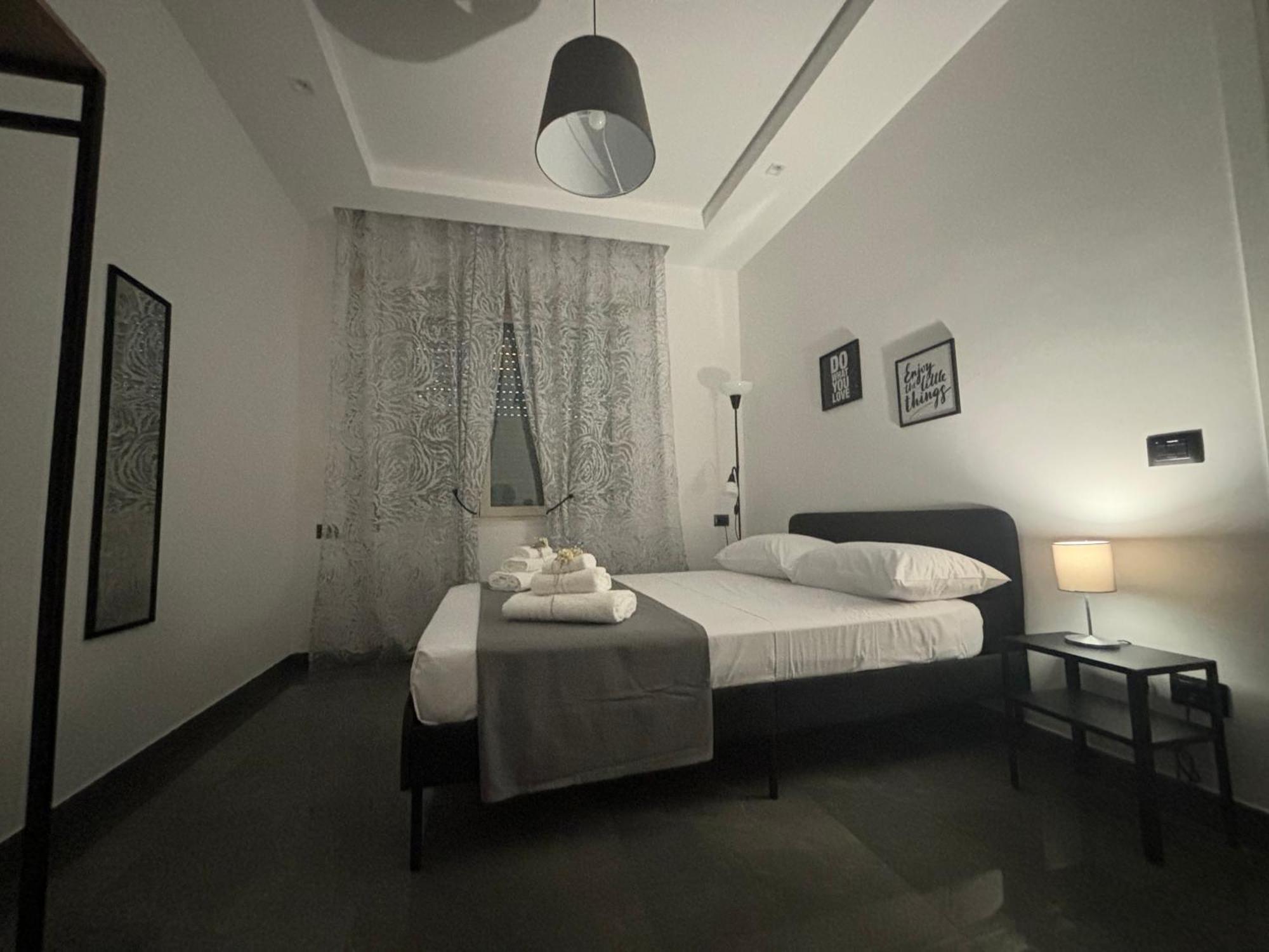 Louis Helen Apartment Napoli Esterno foto
