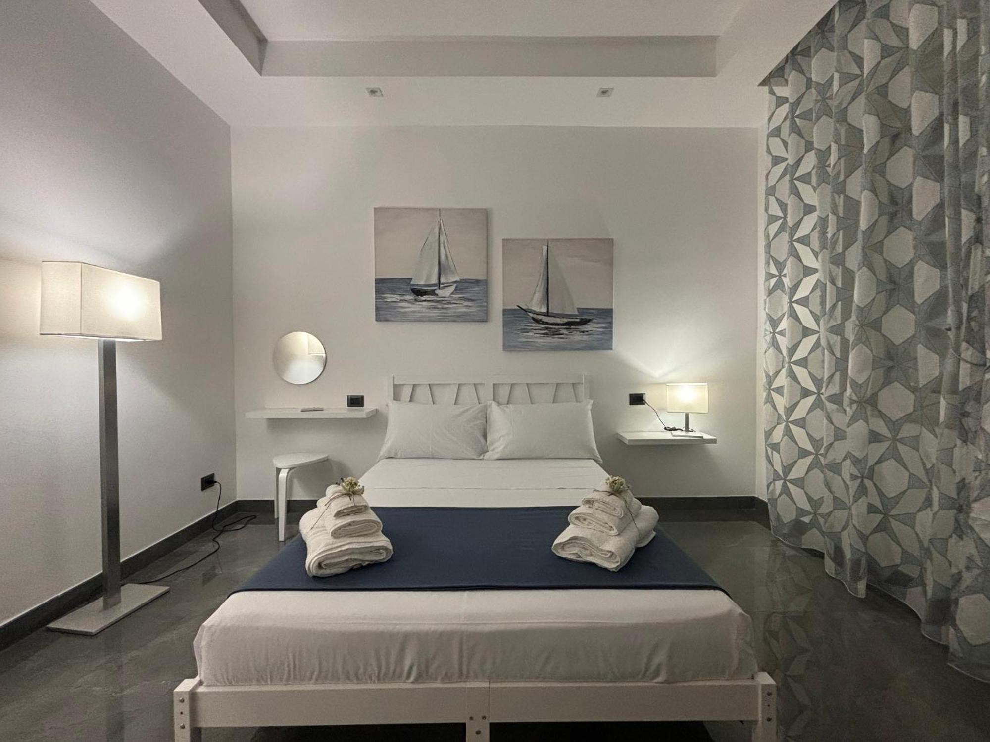 Louis Helen Apartment Napoli Esterno foto
