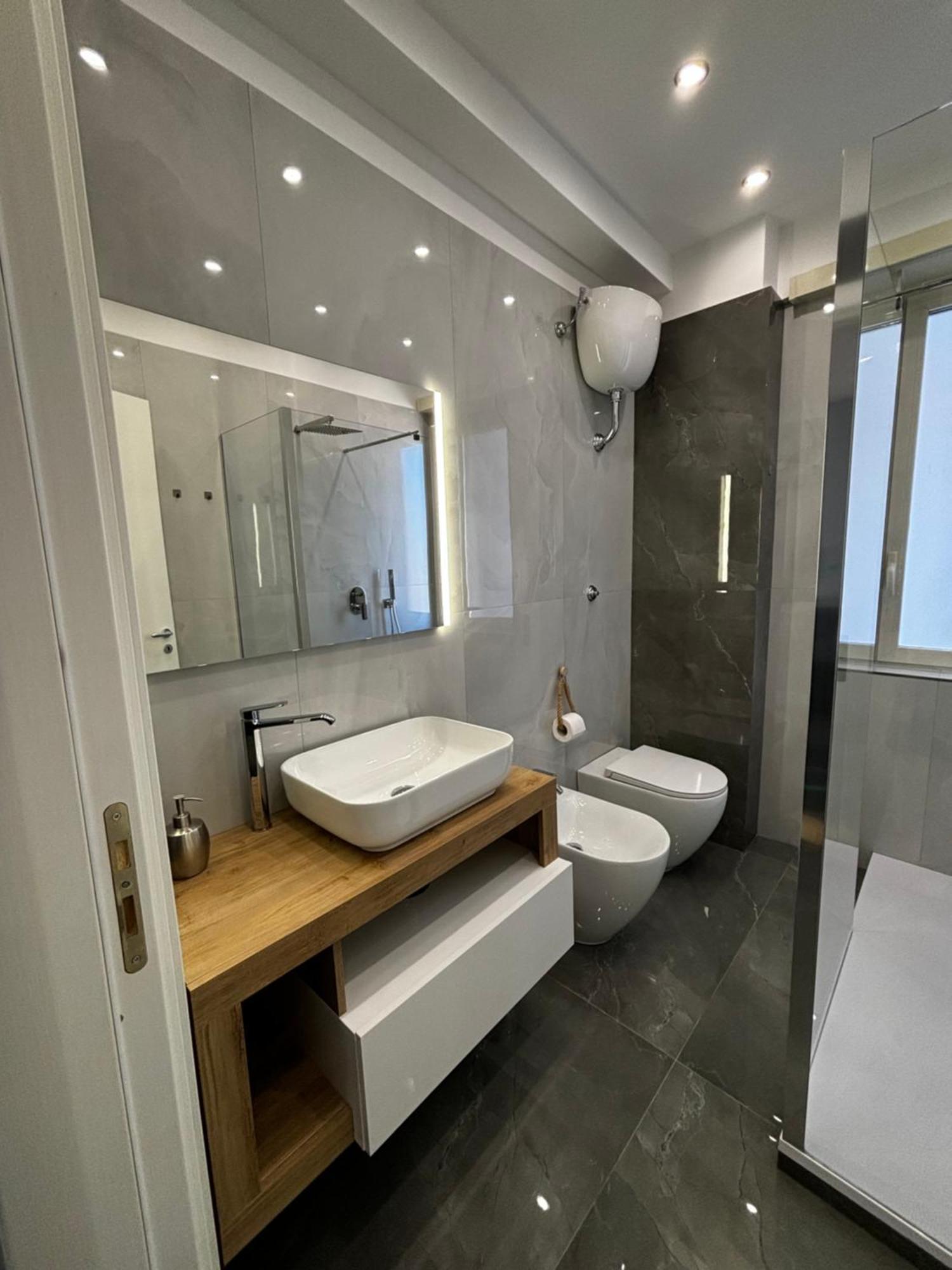 Louis Helen Apartment Napoli Esterno foto